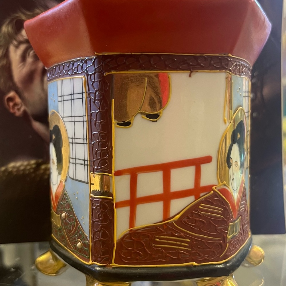 Tea caddy or canister